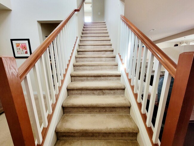 Building Photo - Bright, Spacious 4 bedroom in Poulsbo