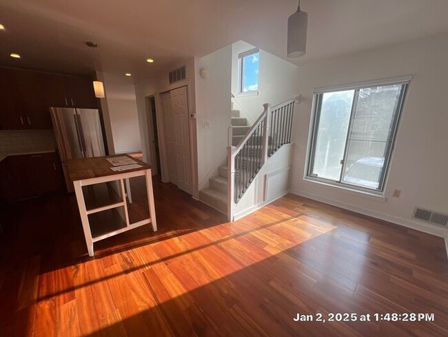 Building Photo - Fabulous 2 BR Condo near German Village!