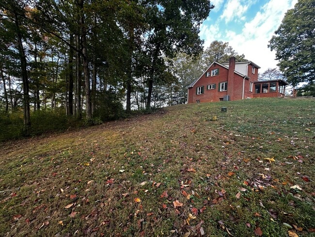 Building Photo - *Move in Special - Spacious 3 bedroom/ 2.5...