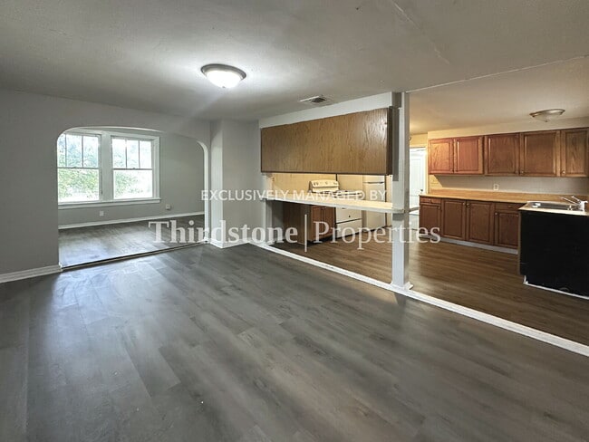 Building Photo - 6965 Lorain St