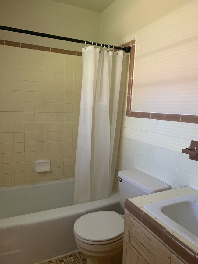 Building Photo - Charming 3-Bedroom Home with 2 Full Bathrooms in Jonesboro!