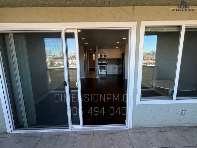 Building Photo - 1 Bedroom Condo with View in the heart of Bellvue!