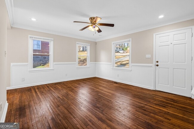 Building Photo - 2163 Rexford Dr