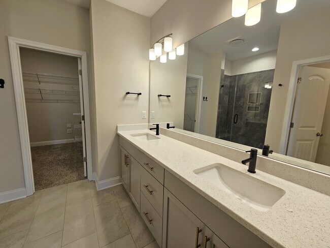 Building Photo - 9 Red Lion Rd