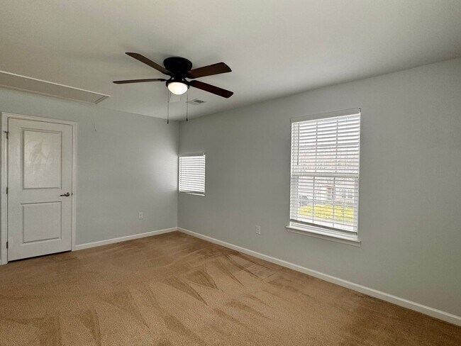 Building Photo - 145 Holly Hill Dr