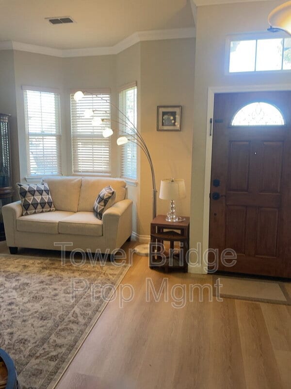 Building Photo - 12040 Gold Pointe Ln