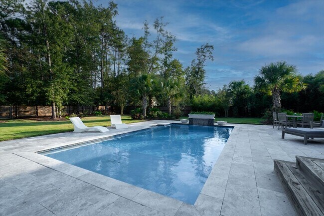 Building Photo - 1005 Mt Whitney Dr