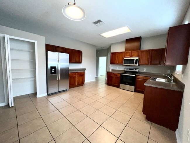 Building Photo - 9240 Black Hawk Ct