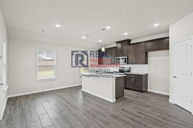 Building Photo - Stunning 4-Bed, 2-Bath Home in a Great Loc...