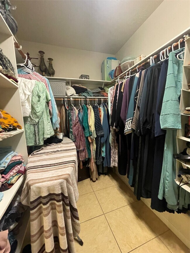 Building Photo - 26864 Calgary Pointe Dr