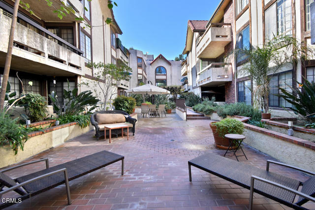 Building Photo - 5534 Encino Ave