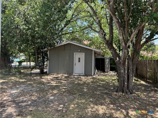 Building Photo - 435 N Milam St