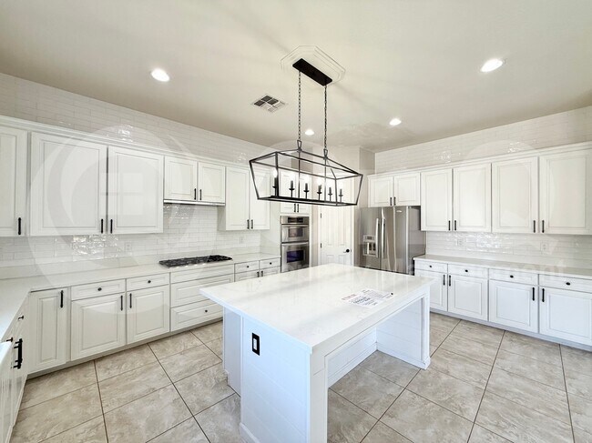 Building Photo - 12908 W Sierra Vista Dr