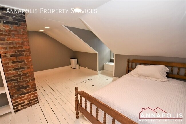 Building Photo - 115 conduit street