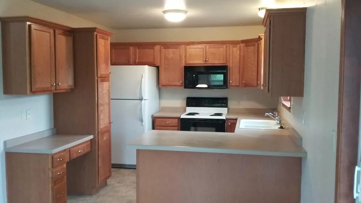 Full-appliances Kitchen - 2306 Oliver Lane