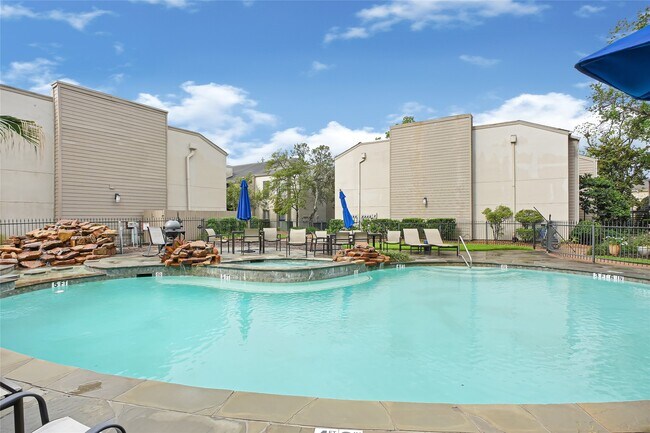 Building Photo - 1100 Augusta Dr