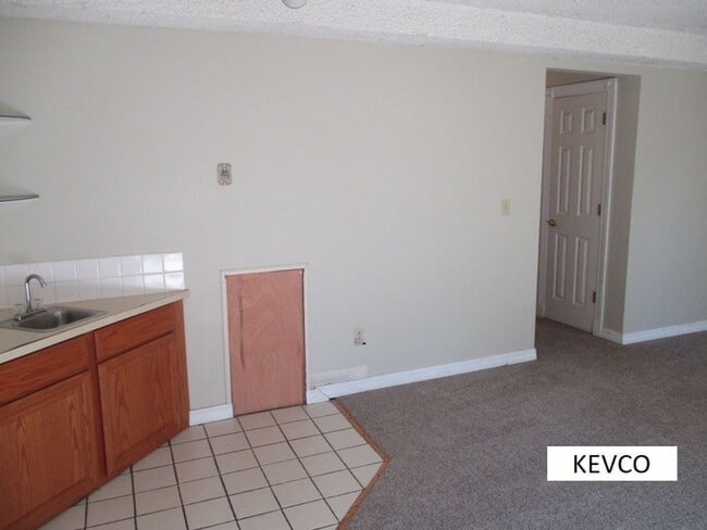 Building Photo - Wonderful Home in Campus West!