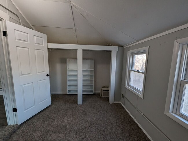 Building Photo - 518 W High St