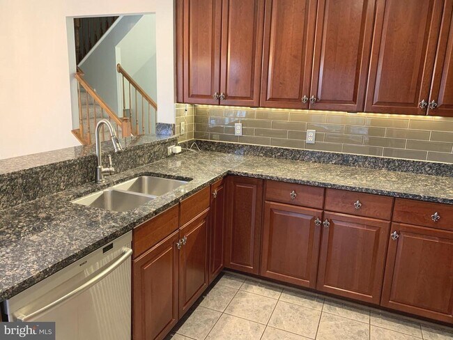 Building Photo - 3384 Governors Crest Ct