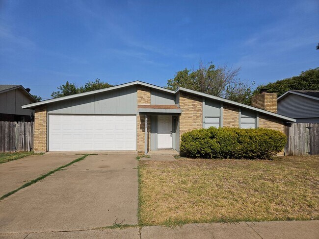 Primary Photo - Single Story home In Arlington off Little ...