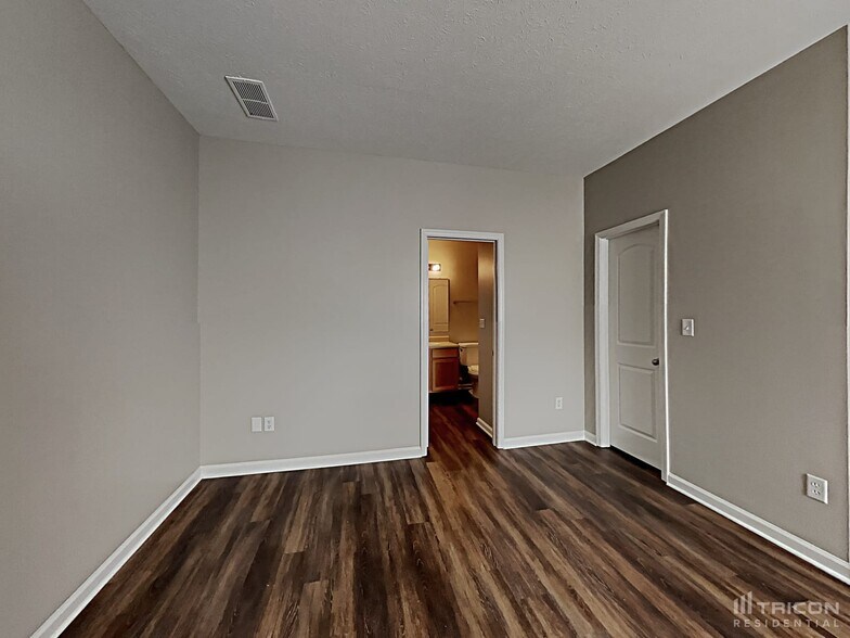 Building Photo - 10738 Tedder Lake Dr
