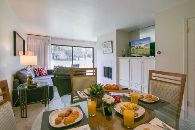 Building Photo - 668 Cottage Dr