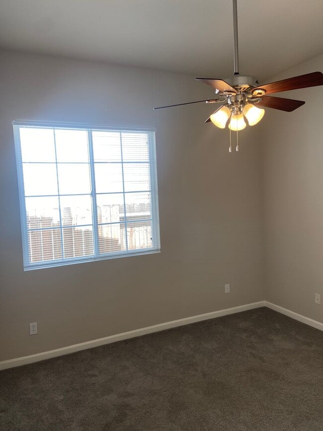 Building Photo - Willow Springs - Cozy 3 Bdrm, 2 Bath on culdesac. Walking distance to Folsom HS