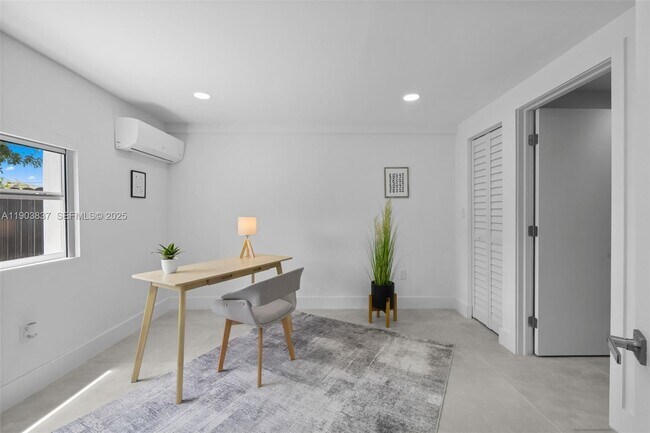 Building Photo - 4301 NW 4th St