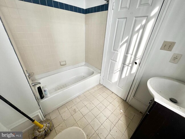 Building Photo - 3618 Spring Garden St