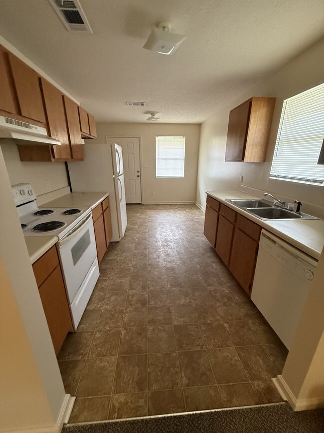 Building Photo - 100 A Ruth Cove