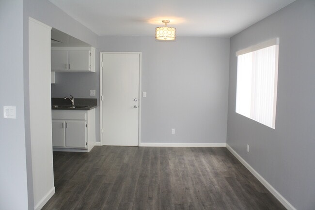 Building Photo - 20703 Roseton Ave
