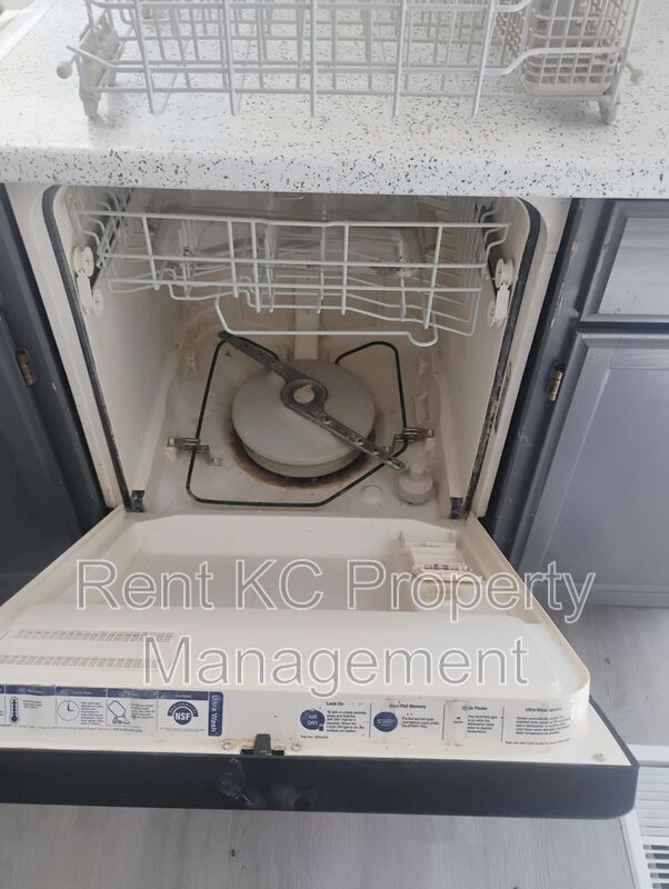 Building Photo - 6021 N Topping Ave