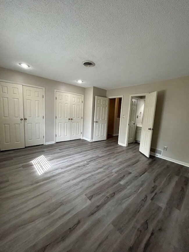 Building Photo - 7037 N Fisk Ct
