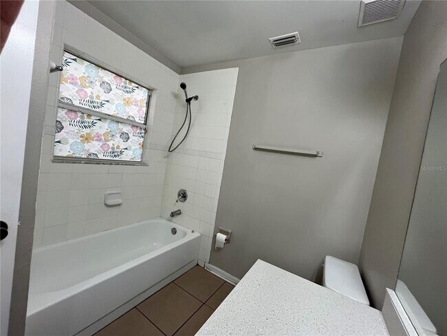 Building Photo - 1465 Tiverton Dr