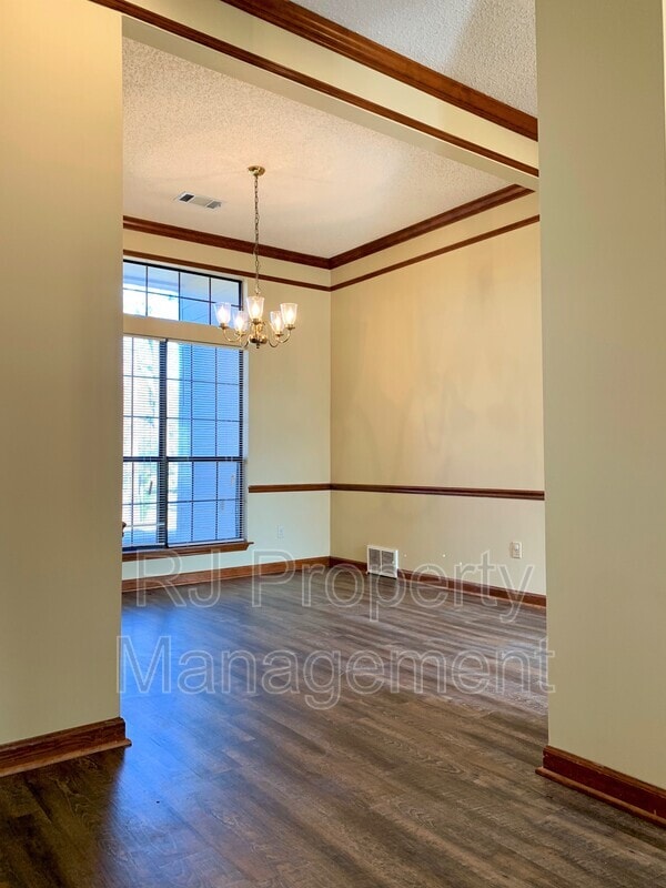 Building Photo - 6678 Spencer Forest Cove W