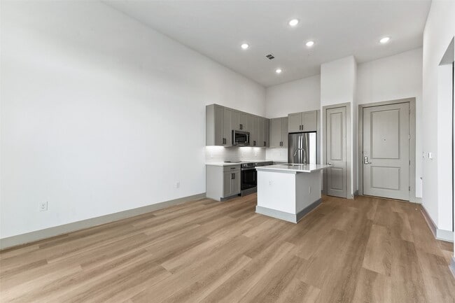 Primary Photo - 170 Malone St