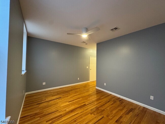 Building Photo - 610 Devon St