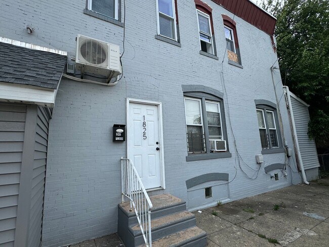 Building Photo - 1825 River Ave