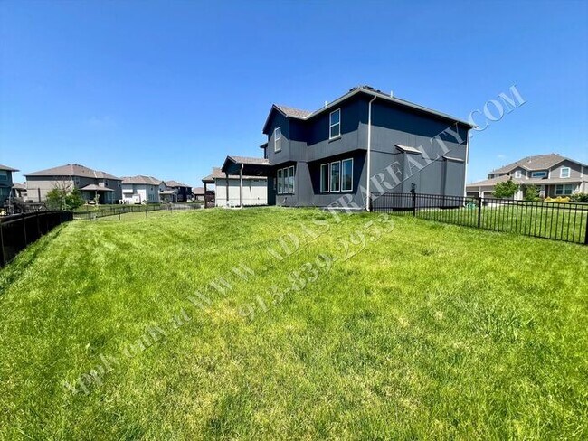 Building Photo - Beautiful 4 Bed 3.5 Bath Home in Olathe-Av...