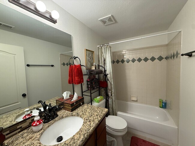 Building Photo - 6 Bed 4 Bath Home with 3000+ SQFT in Stetson Hills!!!