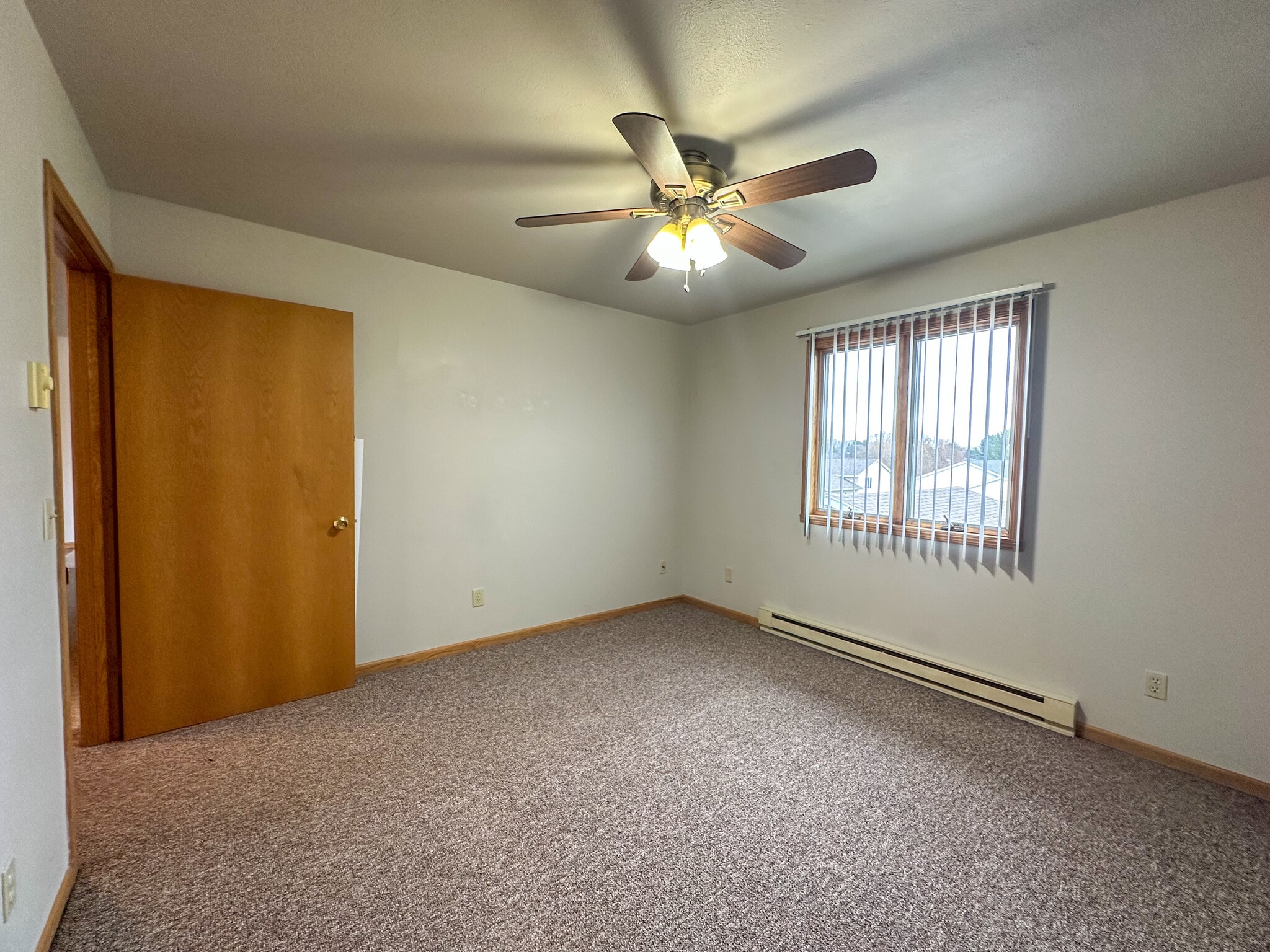 Building Photo - 2029 Green Valley Dr