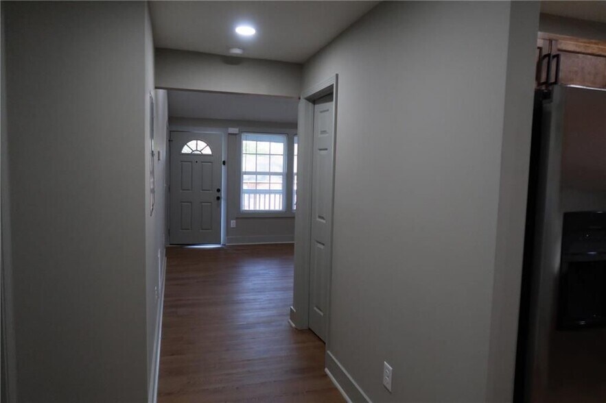 Building Photo - 7 N Annie St