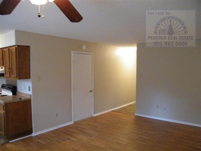 Building Photo - Newly Updated Property