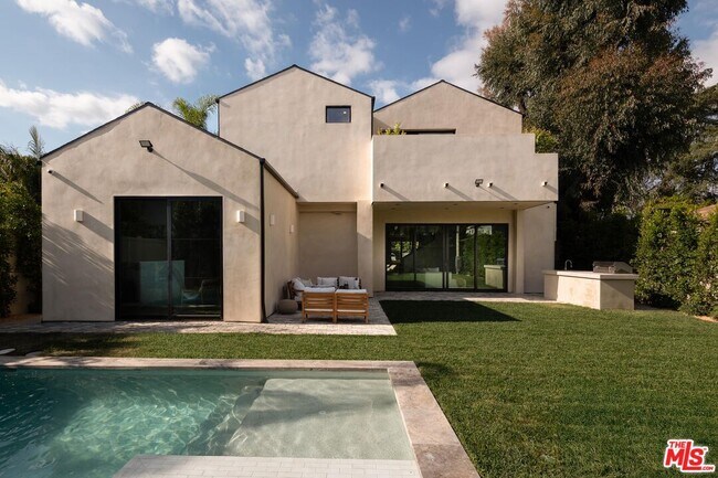 Building Photo - 11748 La Maida St