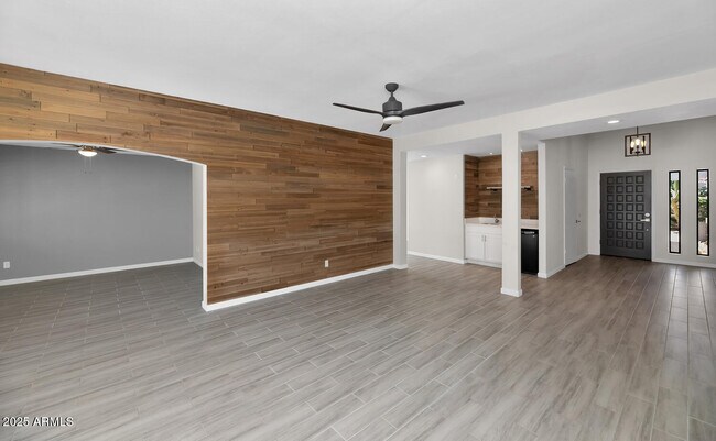 Building Photo - 6614 E Kelton Ln