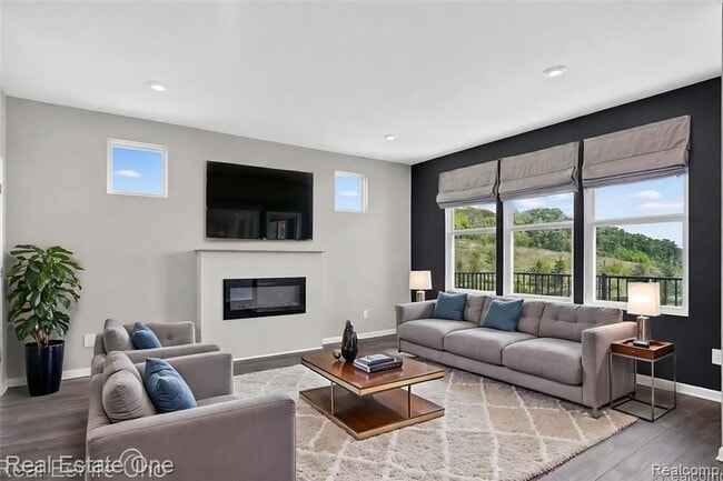 Building Photo - Modern 3-Bedroom Condo in Lake Orion Near I-75