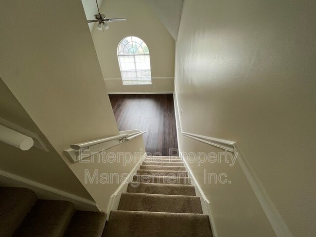 Building Photo - 6869 Century Oaks Dr