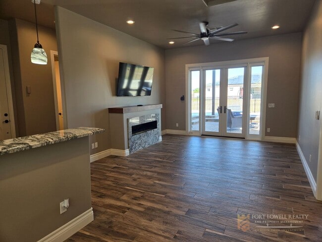 Building Photo - Stunning 2-bed, 2-bath Casita in North Phoenix