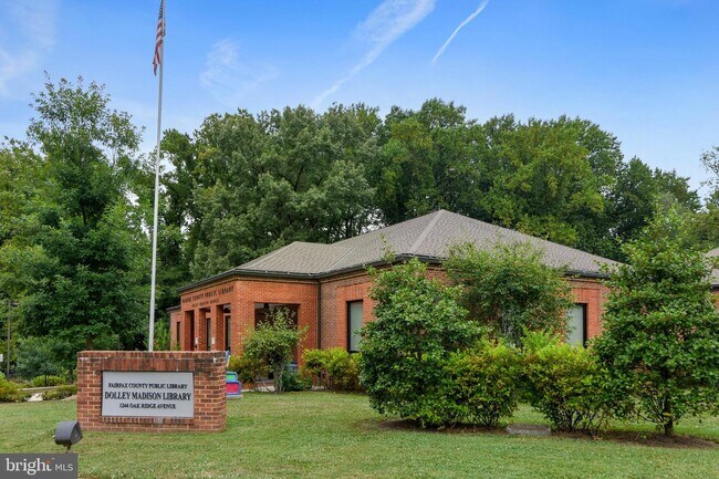 Building Photo - 1952 Kennedy Dr