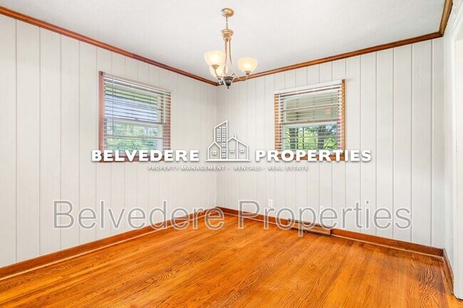 Building Photo - 2203 Oak Hill Dr